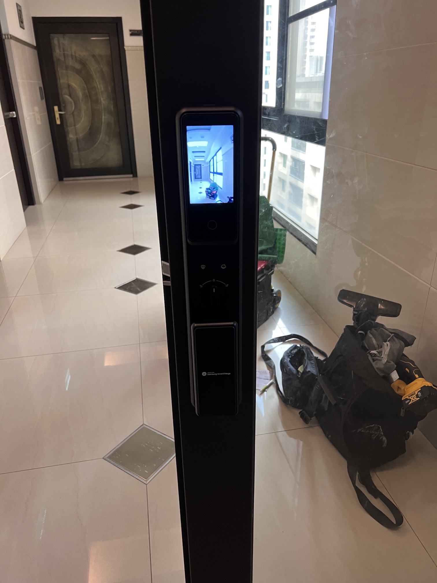 Samsung R60 安裝於金屬門實拍